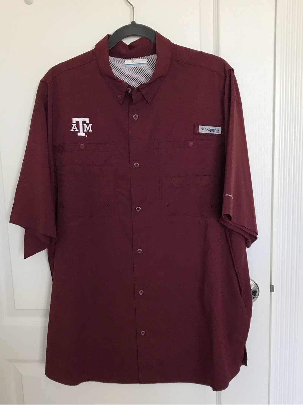 Columbia Men's Maroon Short-Sleeve Button-Down Shirt